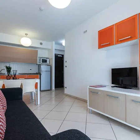 Relaxing With Terrace And Pool In Apartment