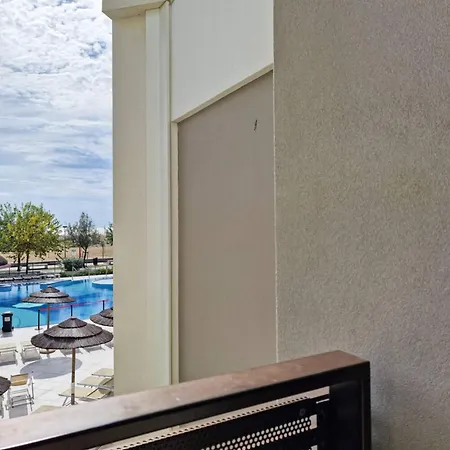 Apartment Relaxing With Terrace And Pool In