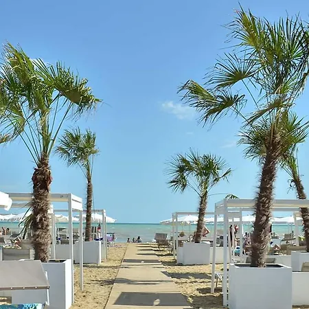 Relaxing With Terrace And Pool In Apartment Bibione